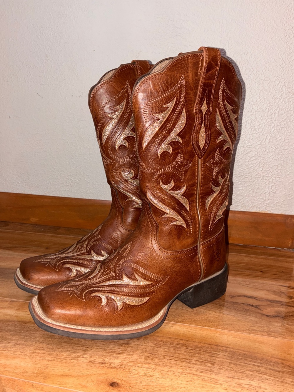 Ariat Women’s Round Up Bliss Shimmer Western Cowboy/Cowgirl Boots- size 8 B